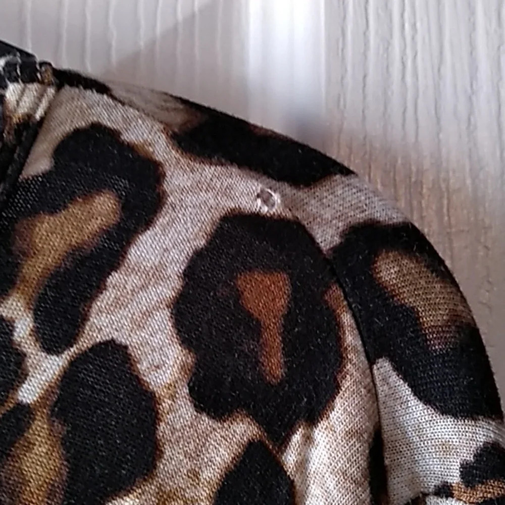 Apt 9 leopard print long sleeve - Picture 3 of 5